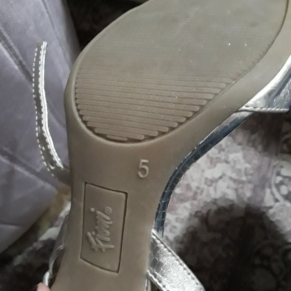 Gold Metallic Summer Sandal Heels Womens Size 5 - Picture 4 of 7